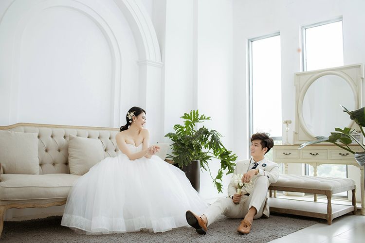Hướng dẫn cách tạo dáng chụp ảnh cưới trong phòng mới nhất 2020 Hướng dẫn cách tạo dáng chụp ảnh cưới trong phòng mới nhất 2020