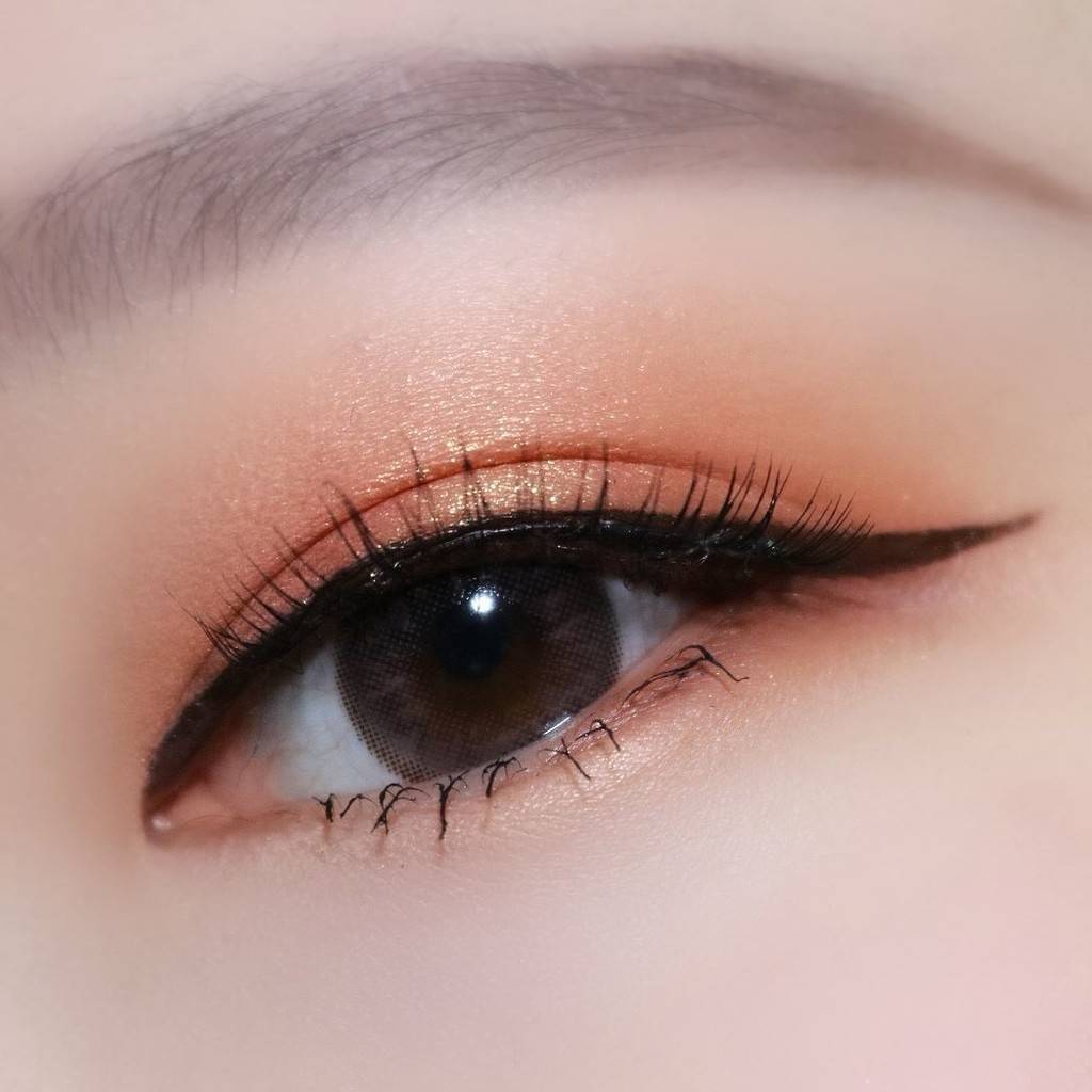 Trang điểm mắt nhẹ nhàng